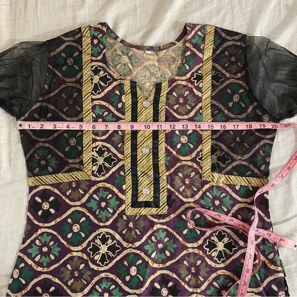 Indian Kurta Kurti Top for Women - gold details and mesh sleeves - Picture 3 of 5